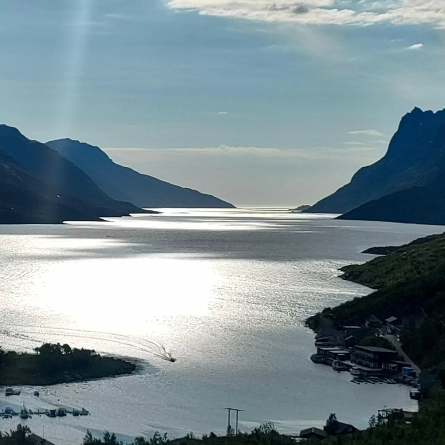 SHAMANIC RETREAT IN NORTHERN NORWAY “BETWEEN HEAVEN AND EARTH”